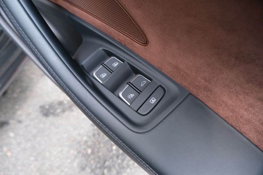 Vehicle image 29 of 49