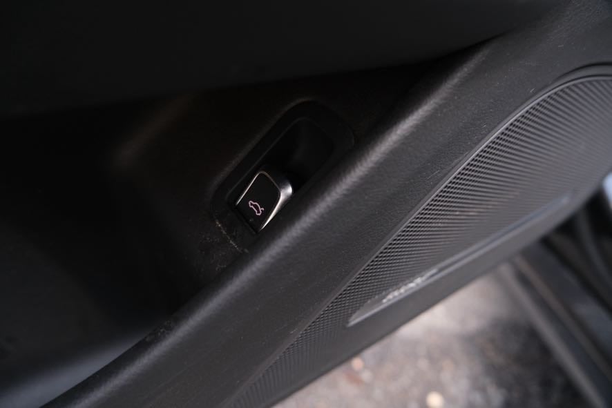 Vehicle image 21 of 49