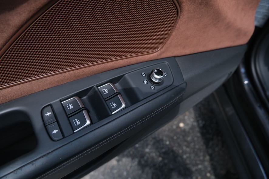 Vehicle image 20 of 49
