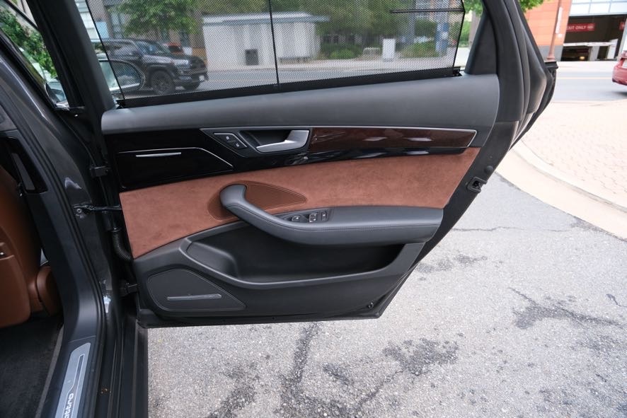 Vehicle image 28 of 49