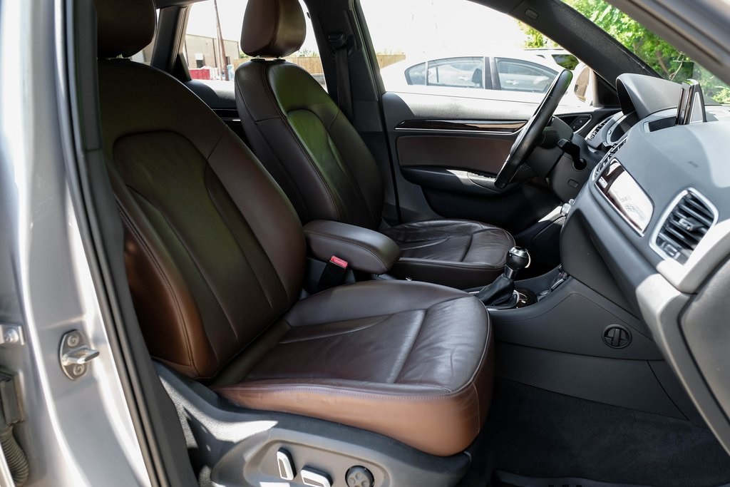 Vehicle image 36 of 70
