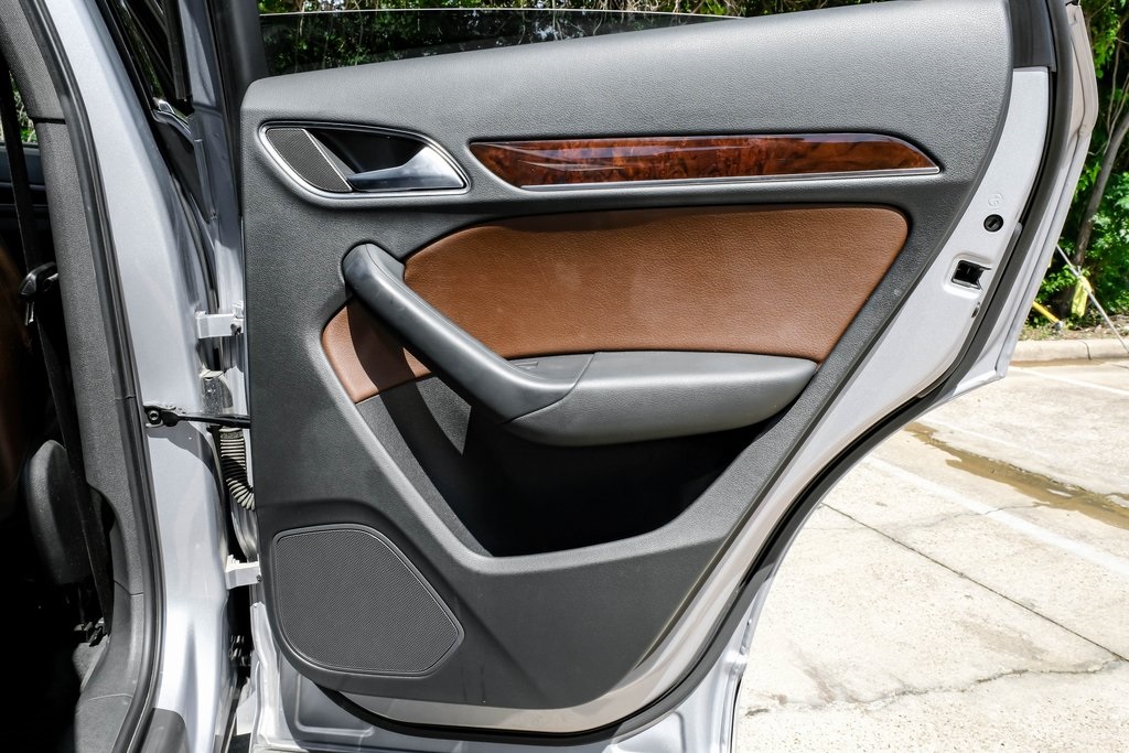 Vehicle image 56 of 70