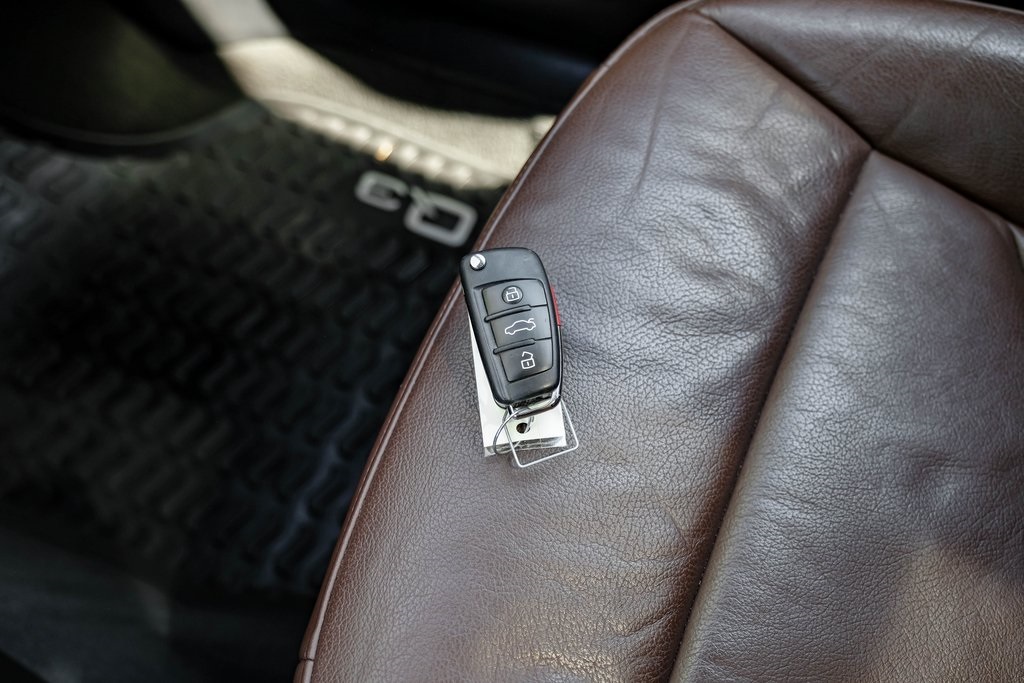 Vehicle image 57 of 70