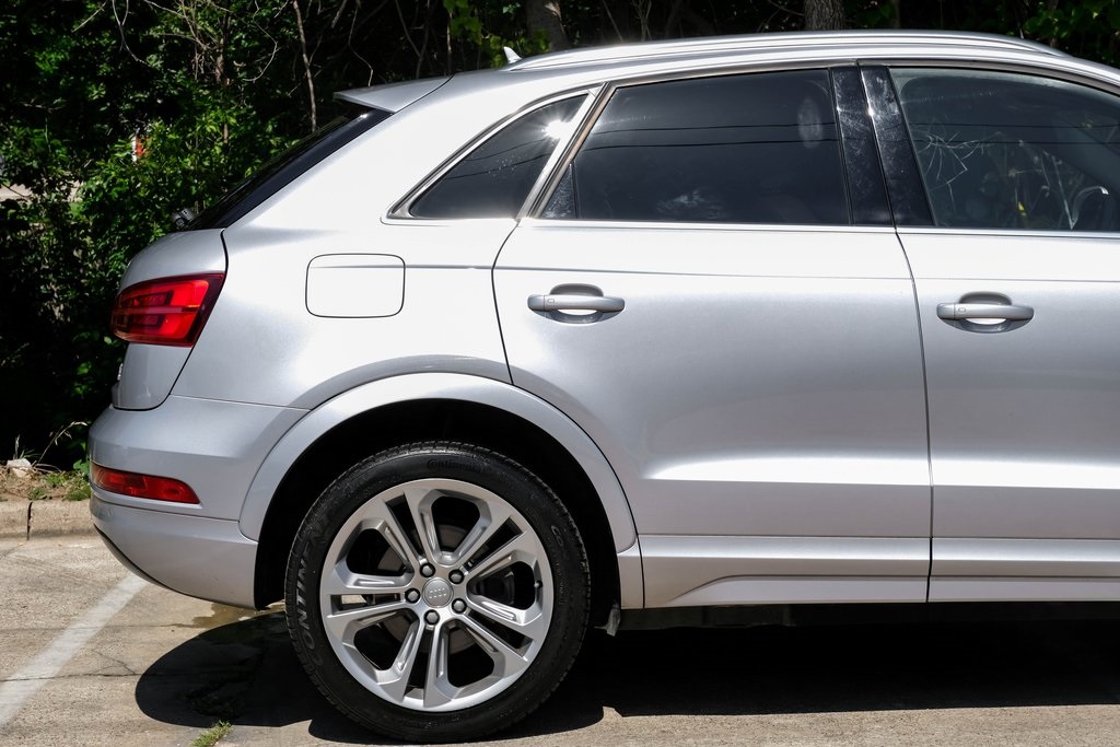 Vehicle image 19 of 70