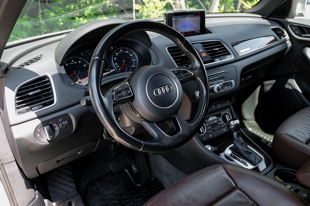 Vehicle image 40 of 70
