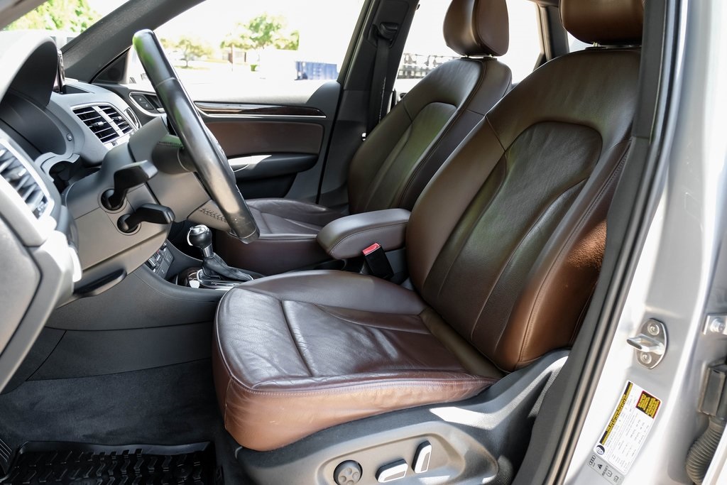 Vehicle image 37 of 70