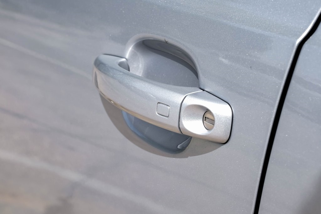 Vehicle image 60 of 70