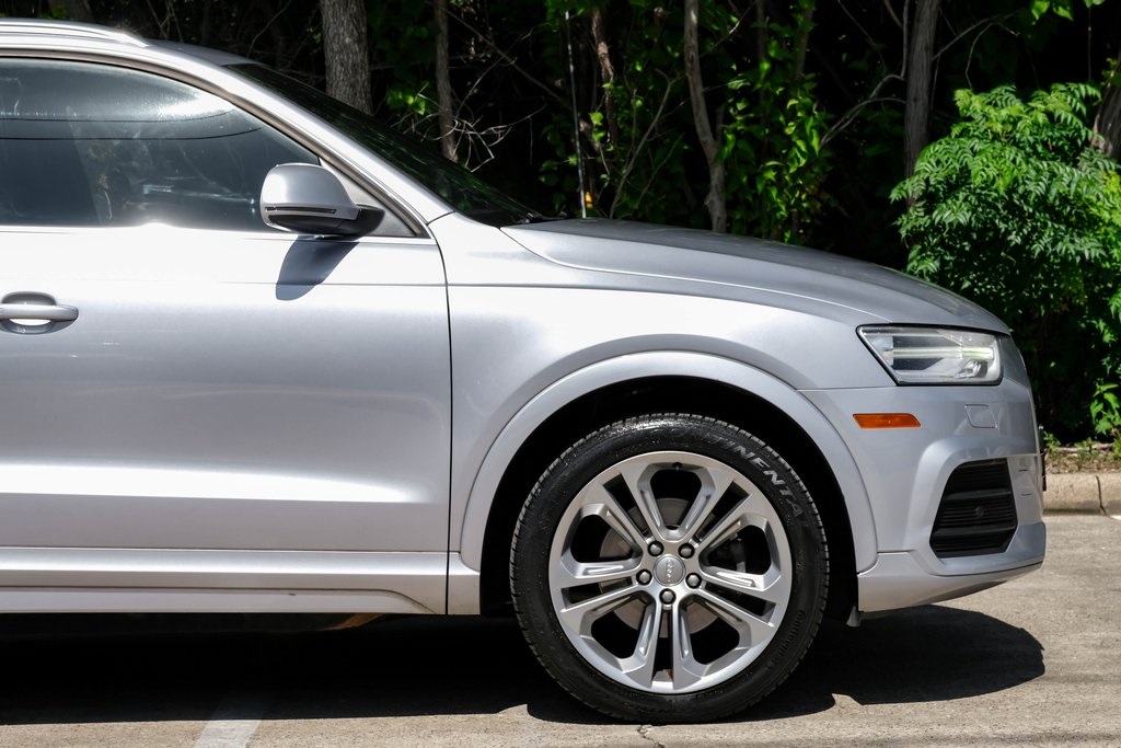 Vehicle image 10 of 70