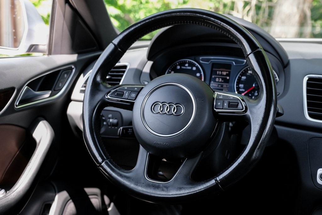 Vehicle image 43 of 70