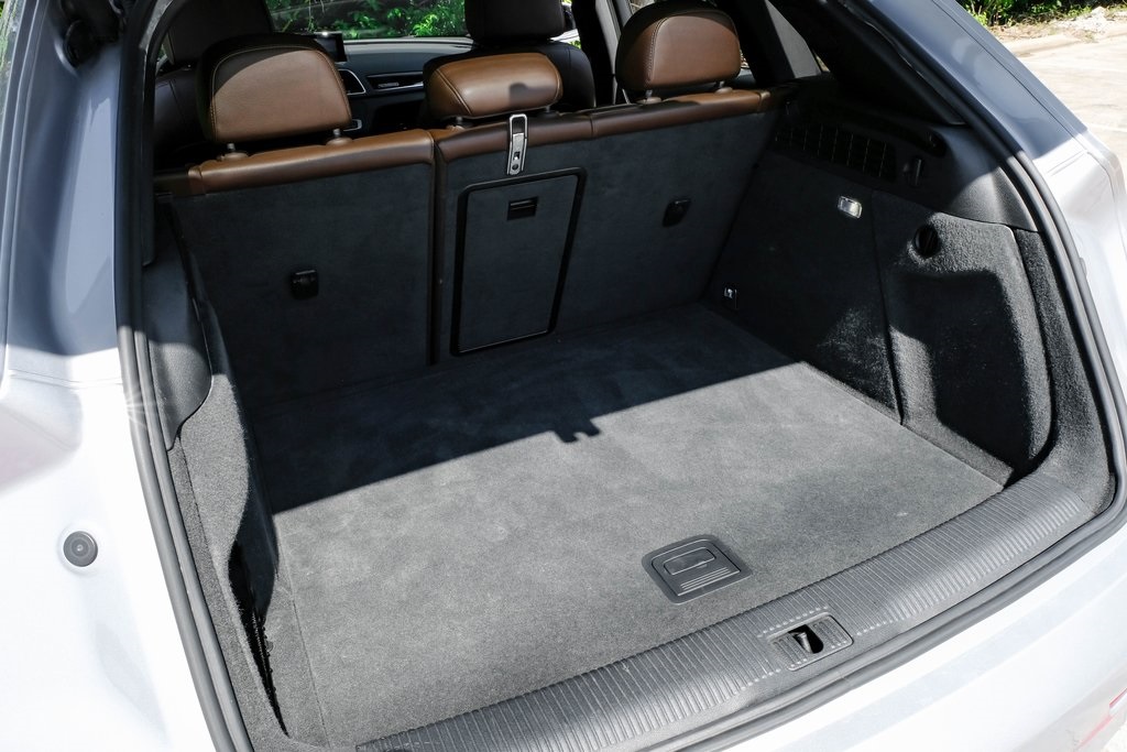 Vehicle image 30 of 70