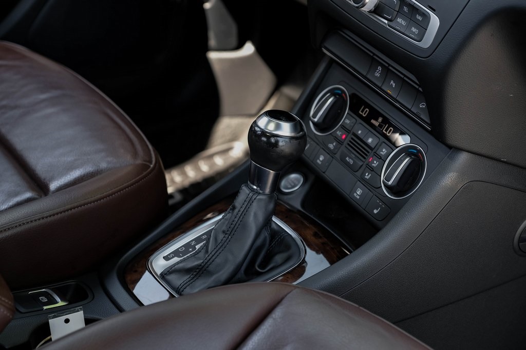 Vehicle image 52 of 70