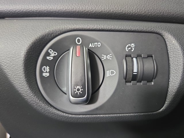 Vehicle image 29 of 34
