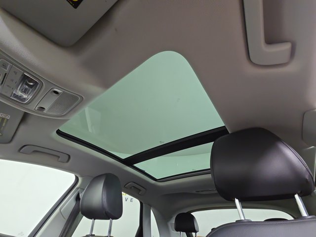 Vehicle image 22 of 34