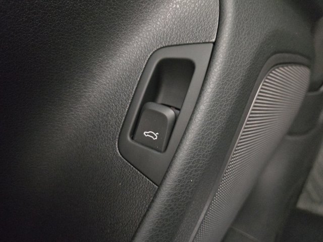 Vehicle image 31 of 34