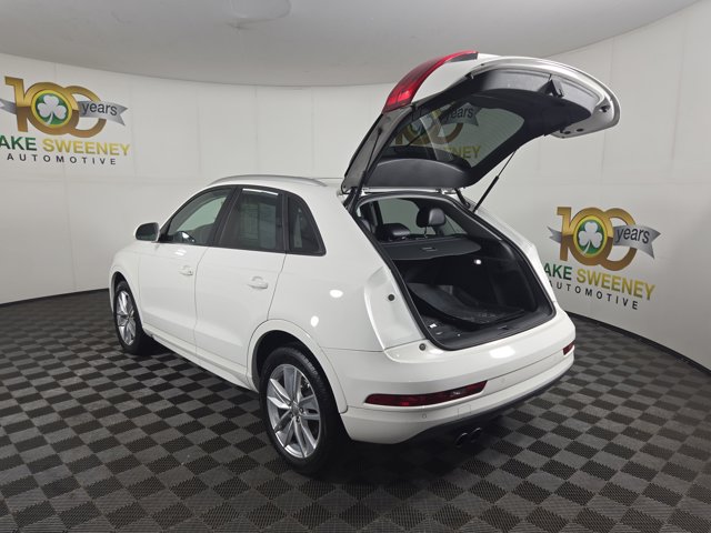 Vehicle image 9 of 34
