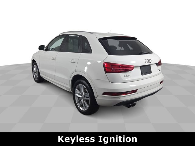 Vehicle image 10 of 34