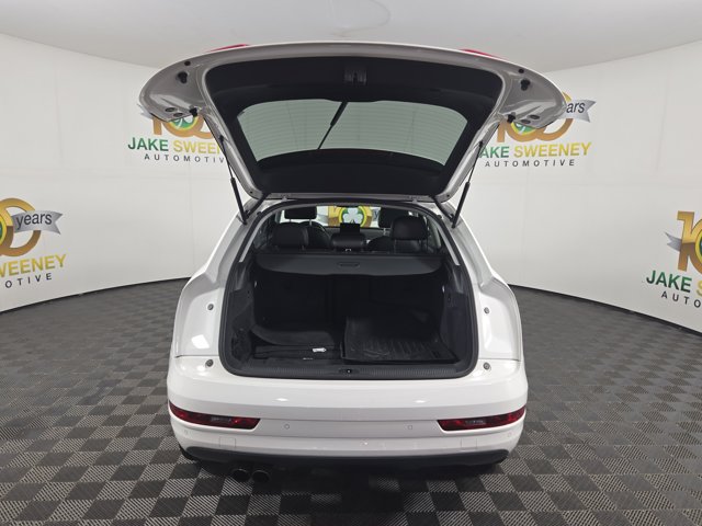 Vehicle image 33 of 34