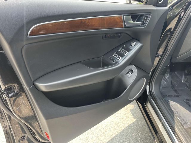 Vehicle image 21 of 38