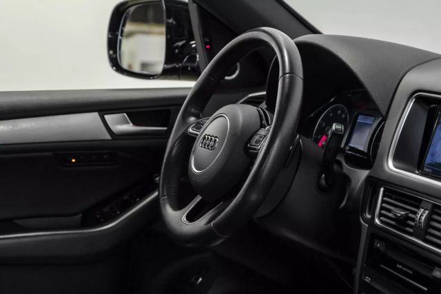Vehicle image 14 of 54