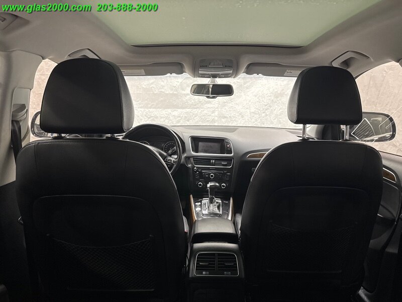Vehicle image 18 of 33