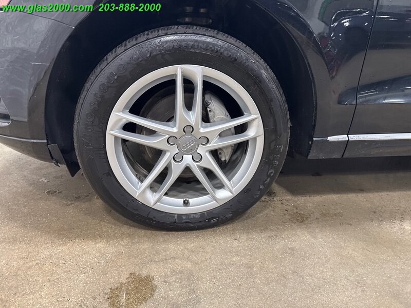 Vehicle image 23 of 33