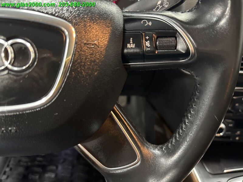 Vehicle image 27 of 33