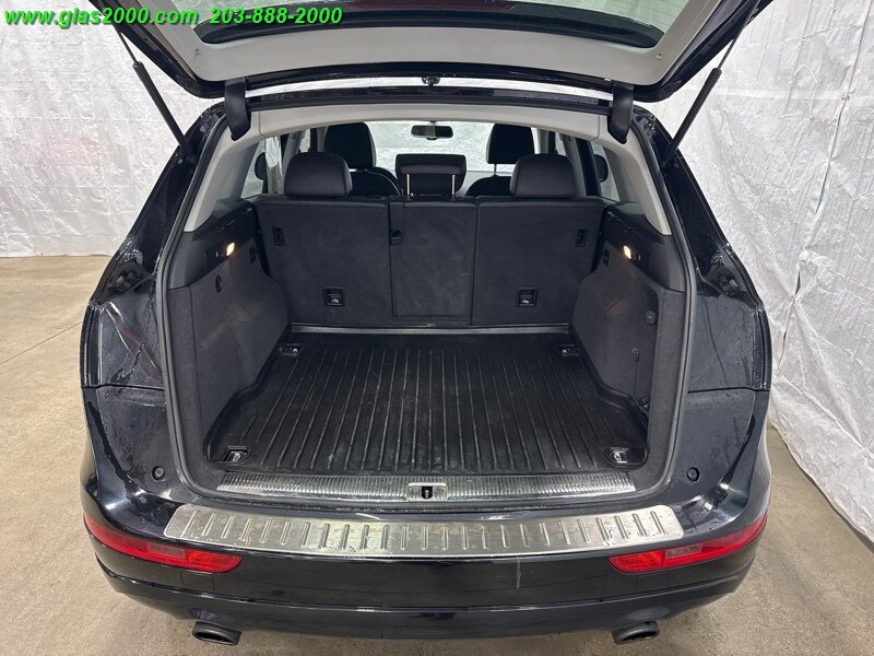 Vehicle image 17 of 33