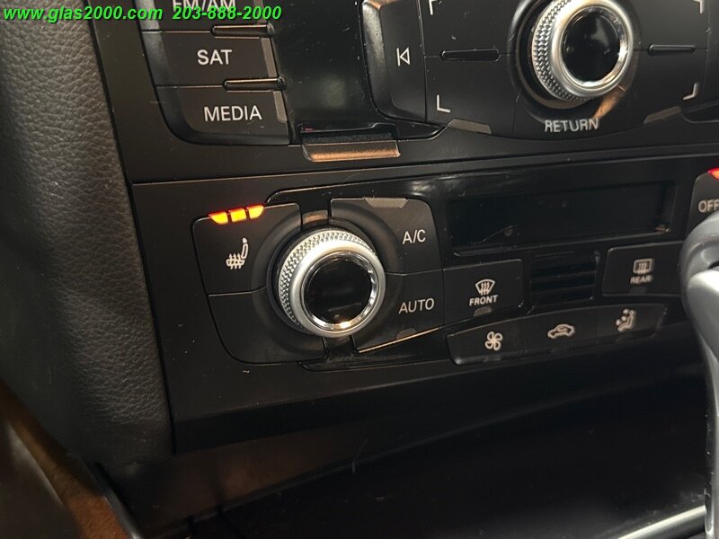 Vehicle image 28 of 33