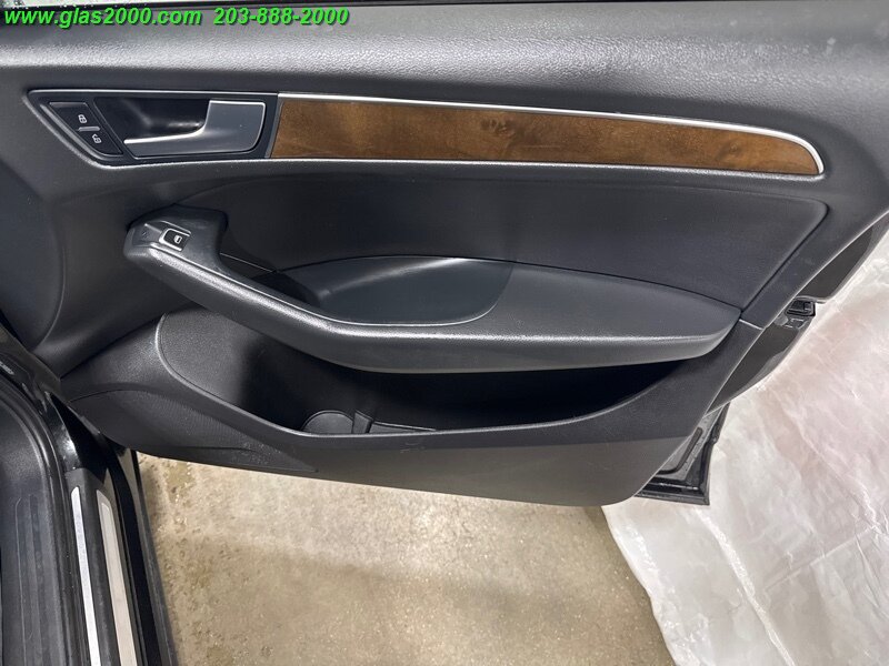 Vehicle image 22 of 33