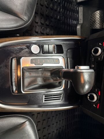 Vehicle image 31 of 33