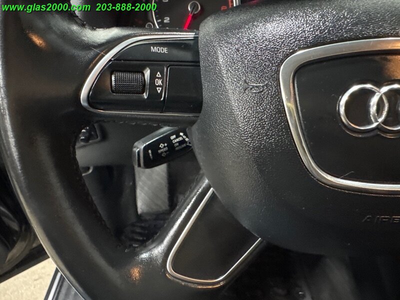 Vehicle image 26 of 33