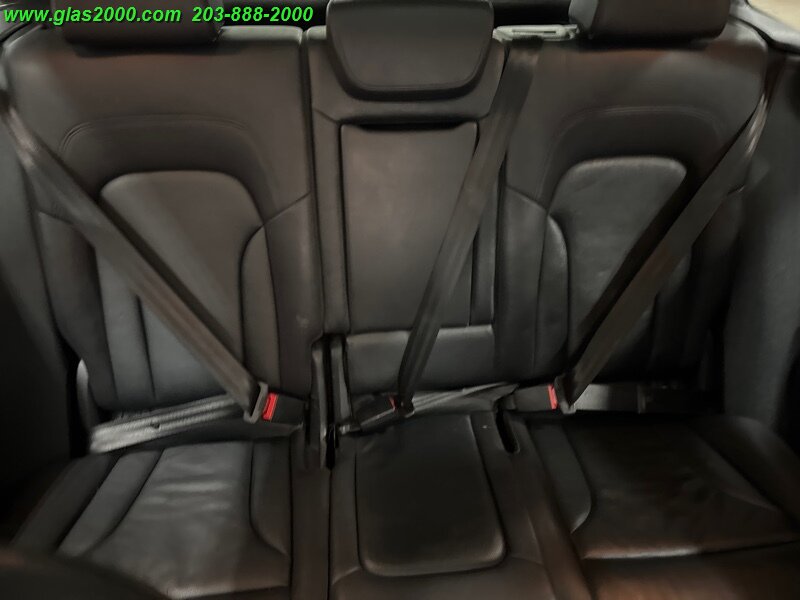 Vehicle image 25 of 33