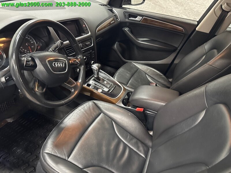 Vehicle image 9 of 33