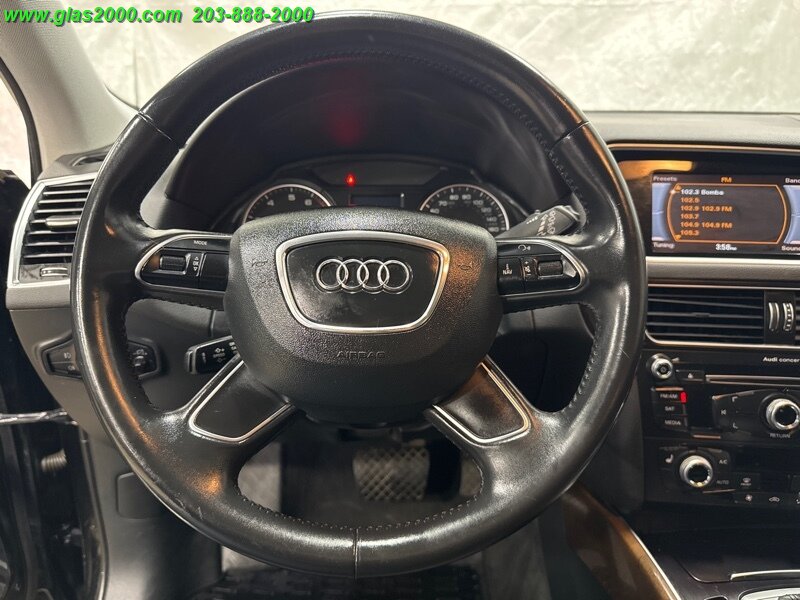 Vehicle image 10 of 33