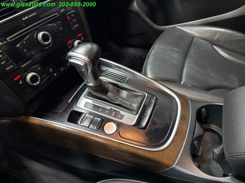 Vehicle image 30 of 33
