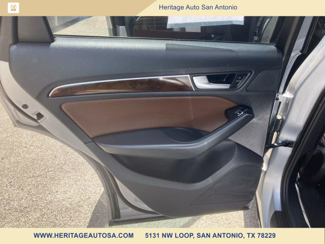 Vehicle image 11 of 13