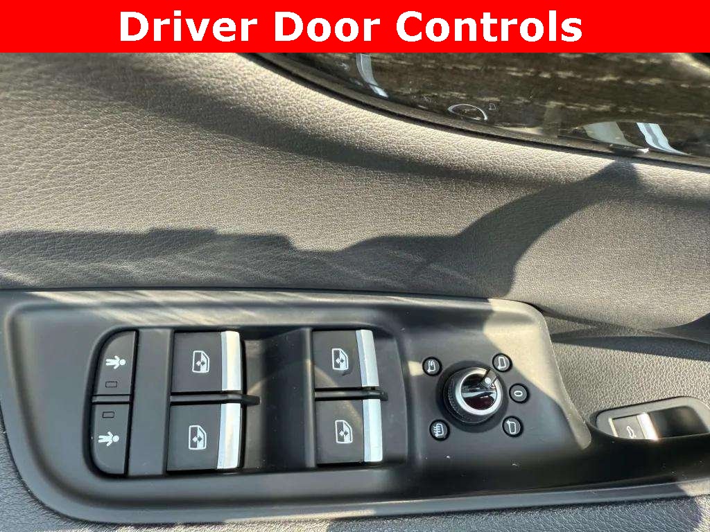 Vehicle image 31 of 35