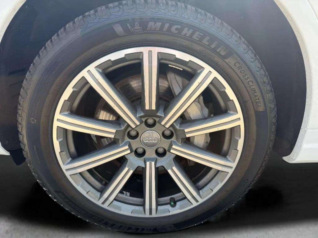 Vehicle image 11 of 35