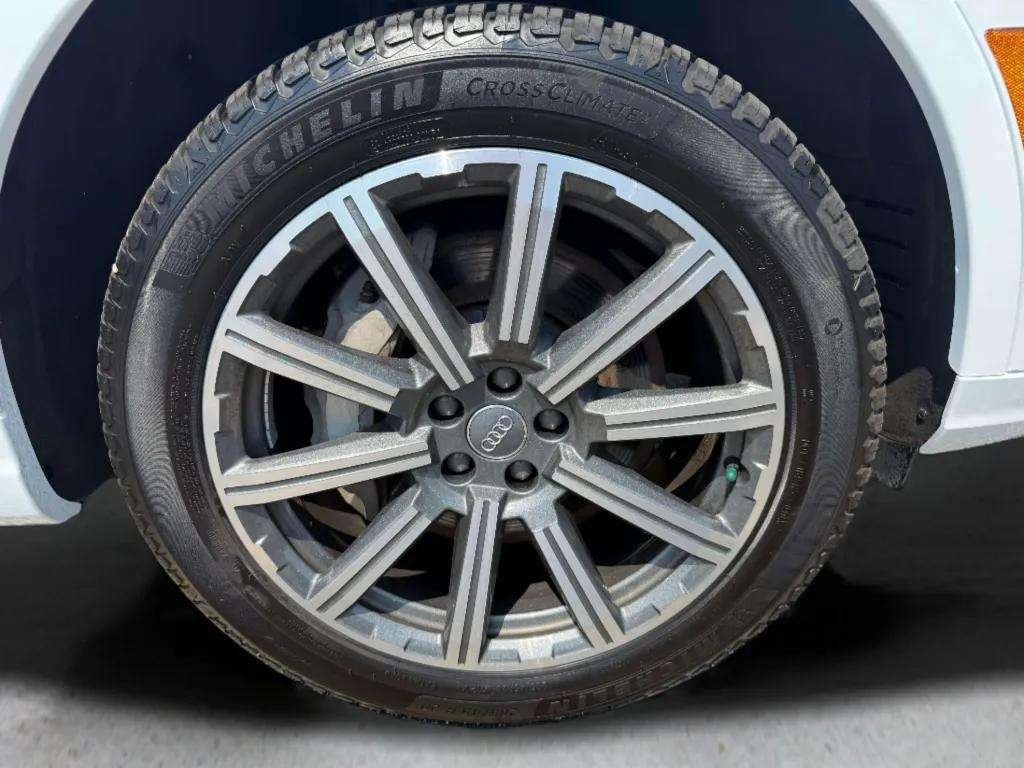Vehicle image 9 of 35
