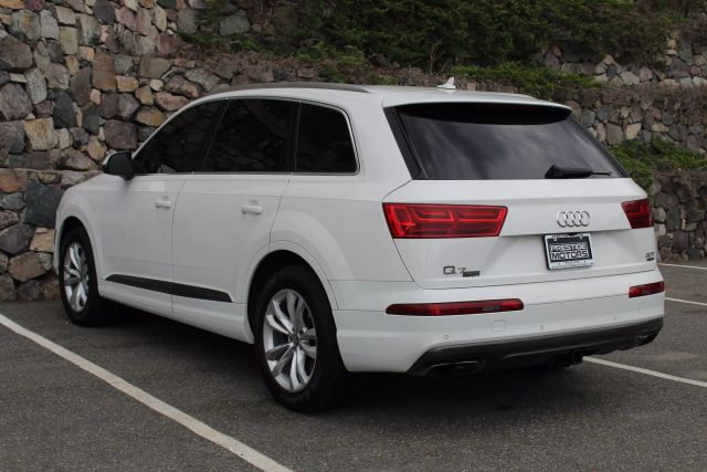 Vehicle image 8 of 45