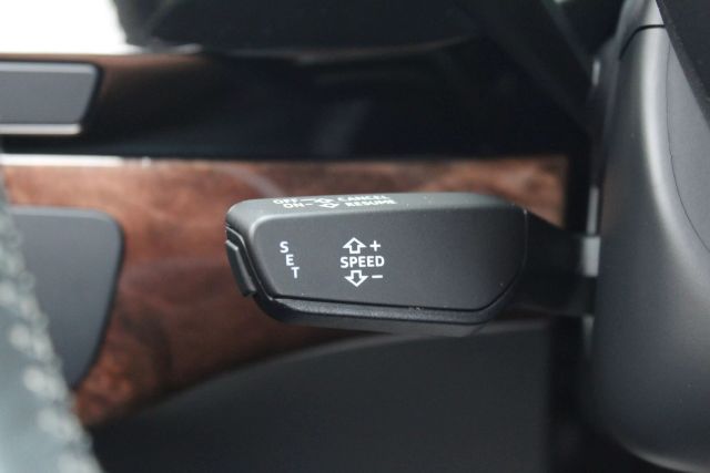 Vehicle image 27 of 45