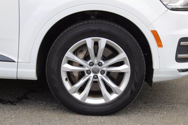 Vehicle image 37 of 45