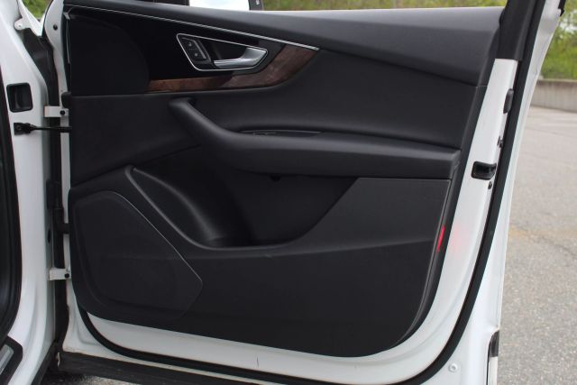 Vehicle image 18 of 45