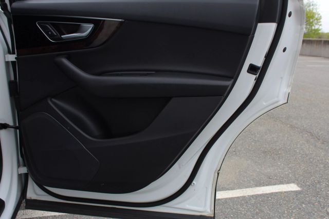 Vehicle image 16 of 45