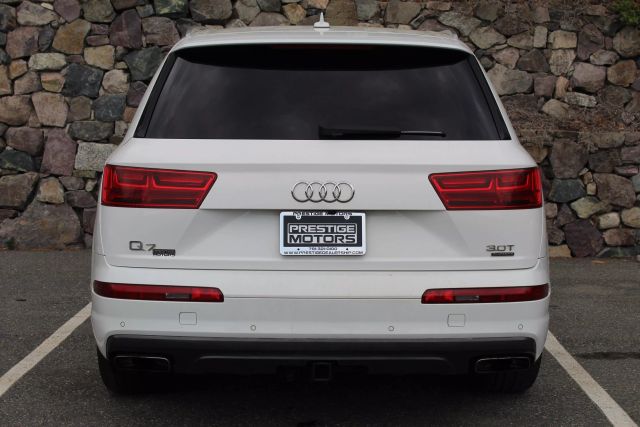 Vehicle image 7 of 45