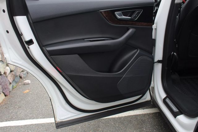 Vehicle image 14 of 45