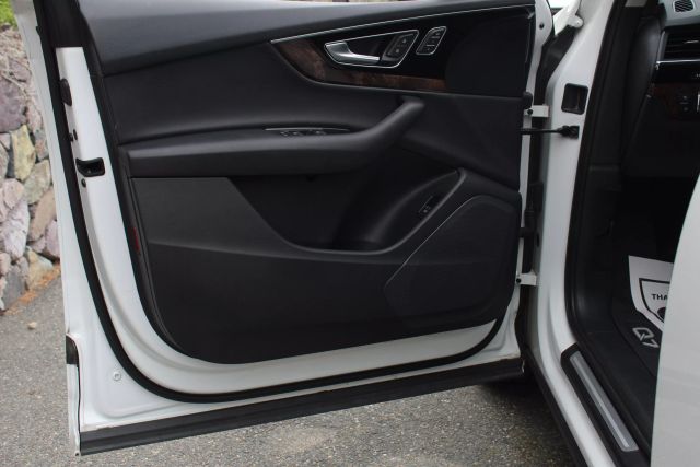 Vehicle image 12 of 45