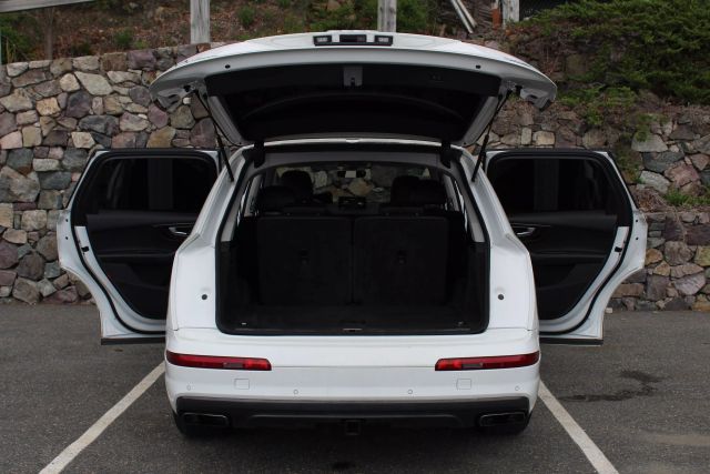 Vehicle image 10 of 45