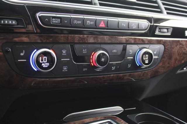 Vehicle image 32 of 45