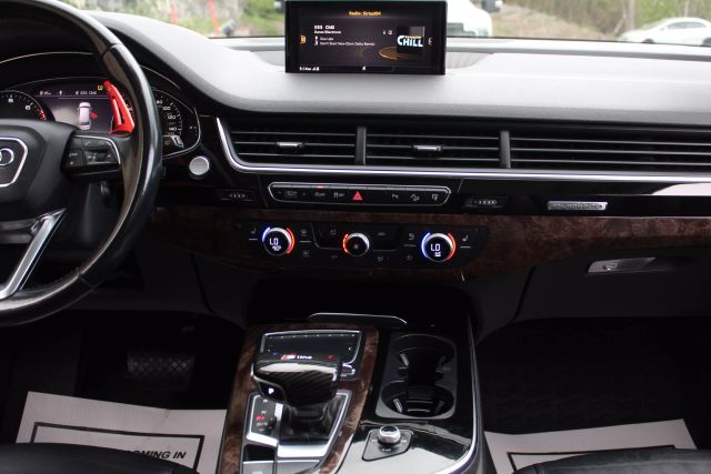 Vehicle image 21 of 45